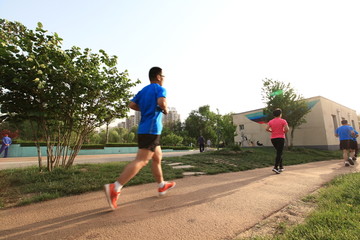 晨跑 慢跑 跑步