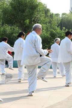 晨练 太极拳 老年人