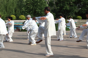 晨练 太极拳 老年人