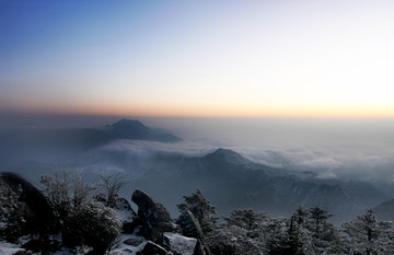 牛背山云瀑