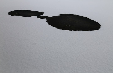 水面冰雪图案