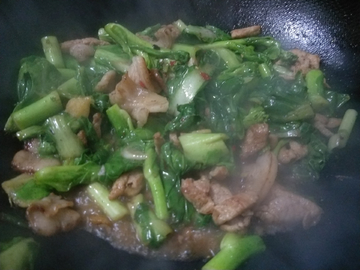 白菜炒肉美食