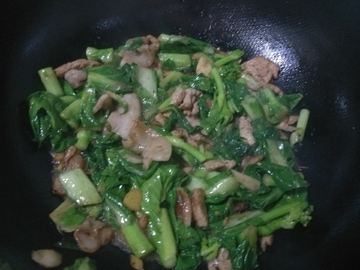 白菜炒肉美食