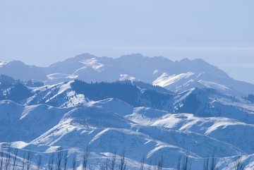 雪山脚下