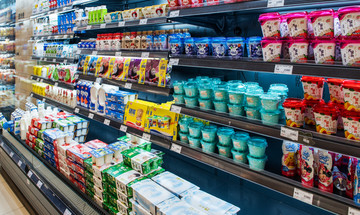 超市卖场 超市鲜奶酸奶区
