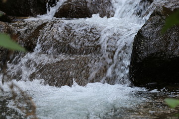 溪水 溪流 小溪 山谷 河流