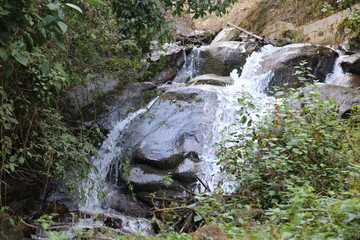 溪水 溪流 小溪 山谷 河流