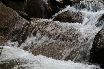 溪水 溪流 小溪 山谷 河流