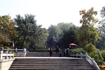 岳飞广场