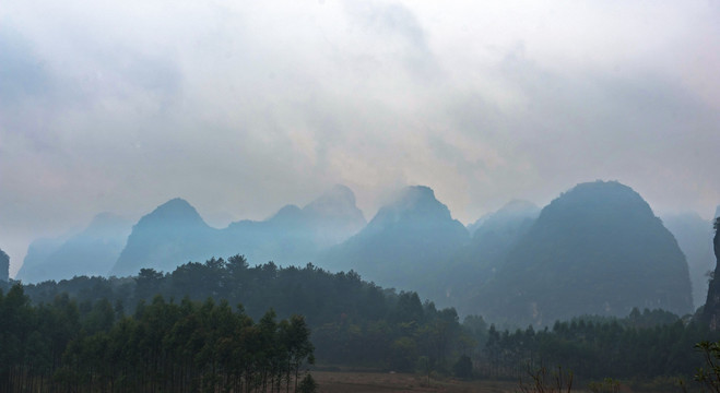 远山 雾 阴雨天