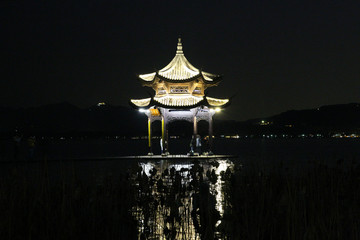 西湖集贤亭夜景