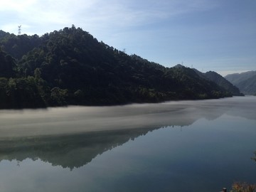 雾漫湖南小东江