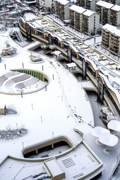 广场雪景
