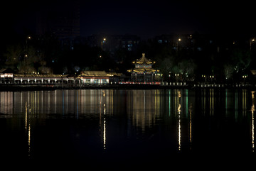 大明湖夜景