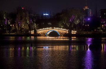 大明湖夜景