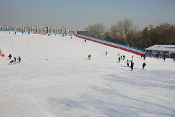 陶然亭冰雪嘉年华滑雪运动