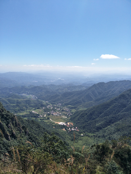 天空彩云和原野