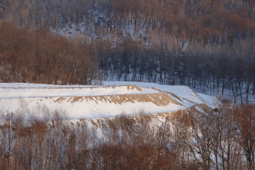 阳光下的雪原