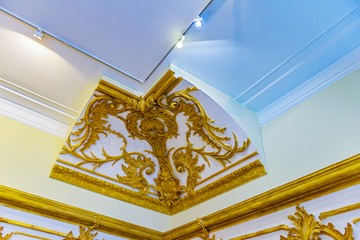 金色浮雕墙面装饰