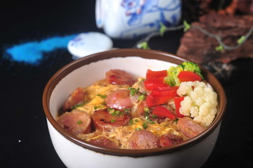 香肠烩蛋丼