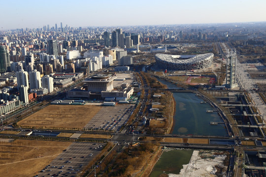 大钉子奥运塔爬楼俯视北京城市