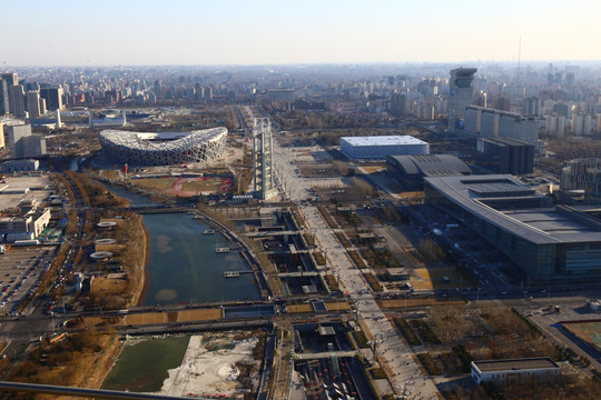 大钉子奥运塔爬楼俯视北京城市