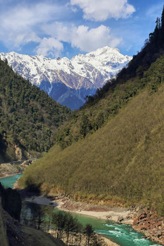 西藏林芝雪山风光