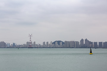 跨海高壓電線塔