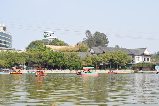 隐贤山庄湖水面风光