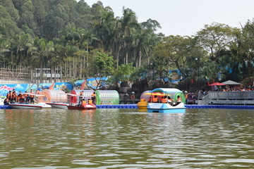 水上游乐设施鸭子船