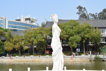 水中美女雕像雕塑