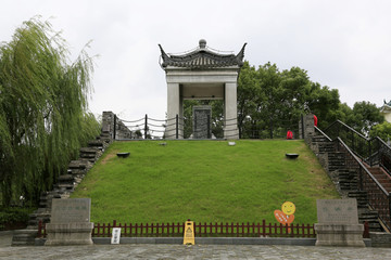 岳碑亭
