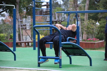 公园晨练 锻练身体
