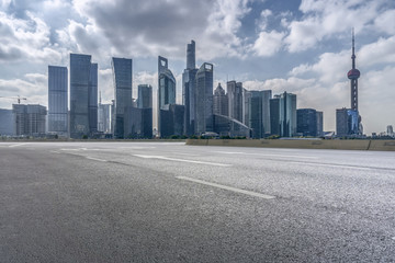 上海陆家嘴城市道路摩天大楼