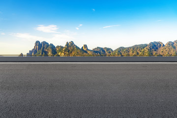 城市道路广场砖 和远山