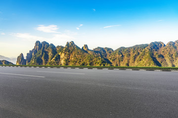 城市道路广场砖 和远山