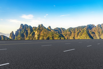 城市道路广场砖 和远山