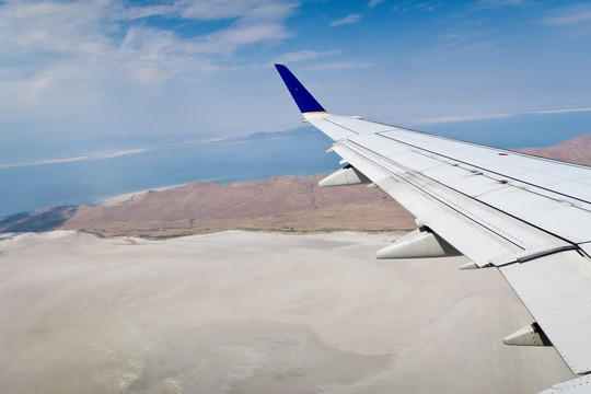 低空飞行 掠过湿地