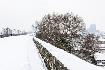 城墙上雪景