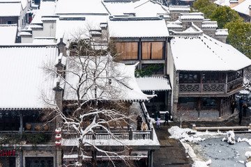 俯瞰雪后的老门东建筑群