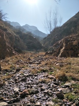 山路碎石