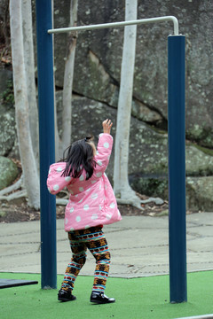 小孩 健身器材 公园
