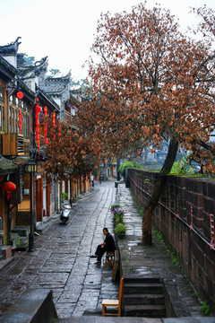 古镇雨巷