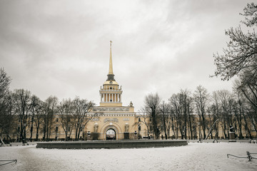 圣彼得堡海军总部大厦