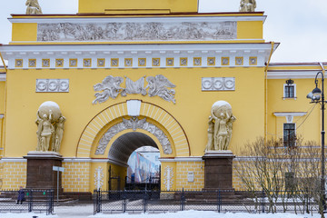 圣彼得堡海军总部大厦拱门