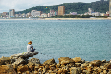 海边垂钓 广东海陵岛