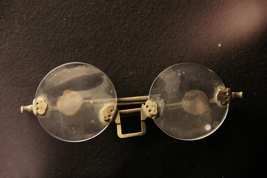 民国时期铜架眼镜