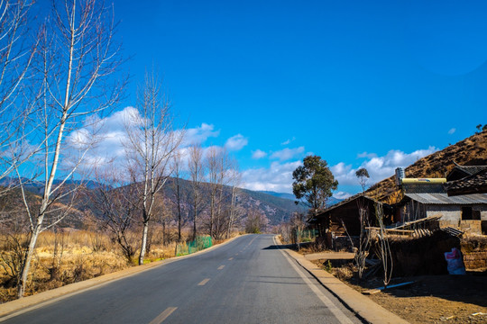 摩梭族乡村公路