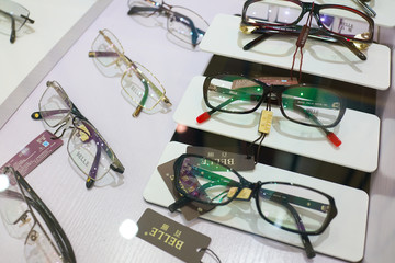 眼镜 眼镜专卖店 眼镜展示