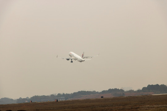 飞机起飞 中国东方航空